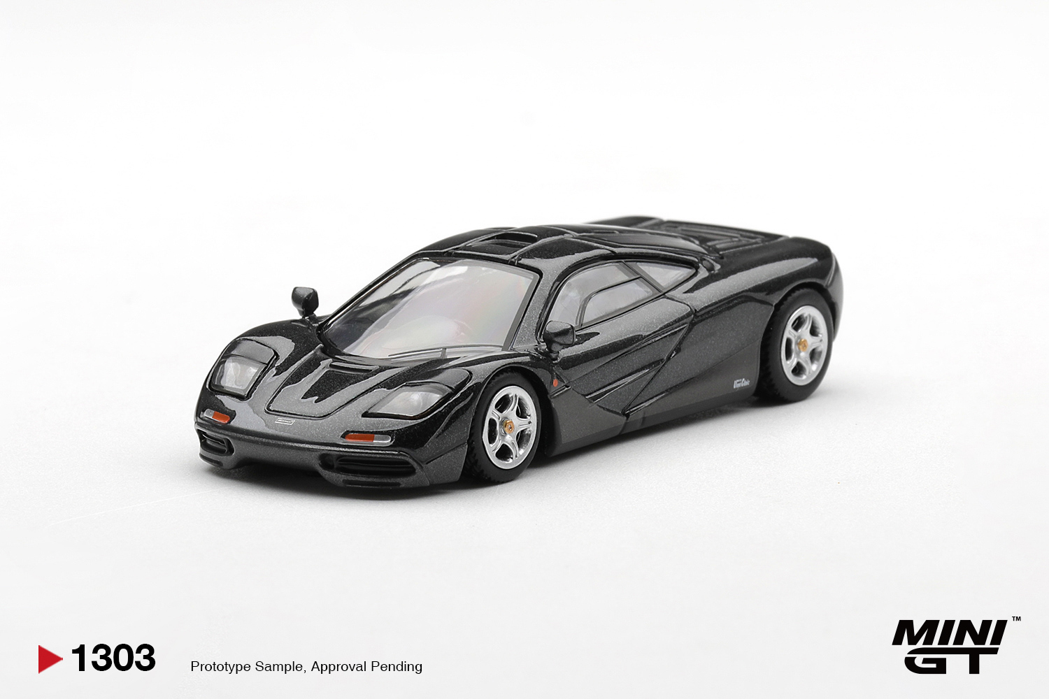 Kids Toys Car - MINIGT 1/64 McLaren F1 Biru Hitam